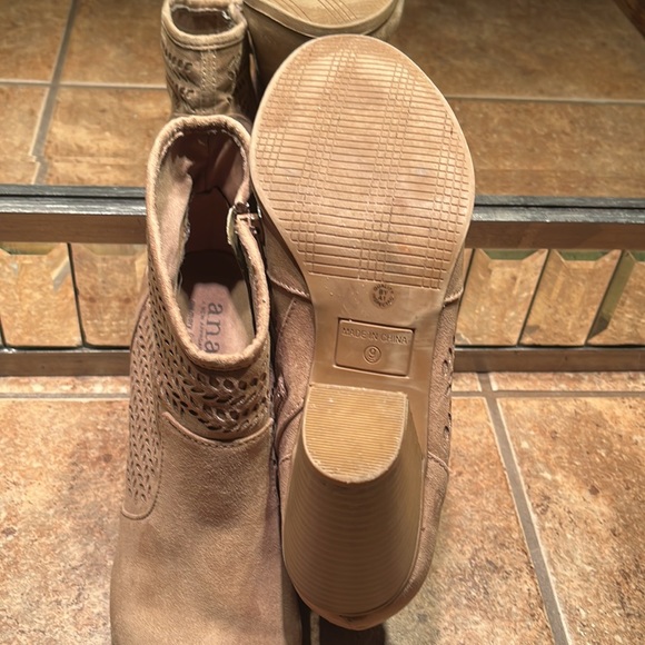 NWT Tan Faux Suede Booties - Picture 8 of 9